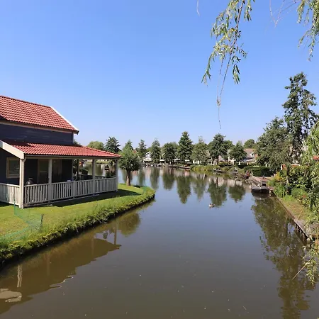 別荘 By Water Near Rotterdam, Cleaning Included *