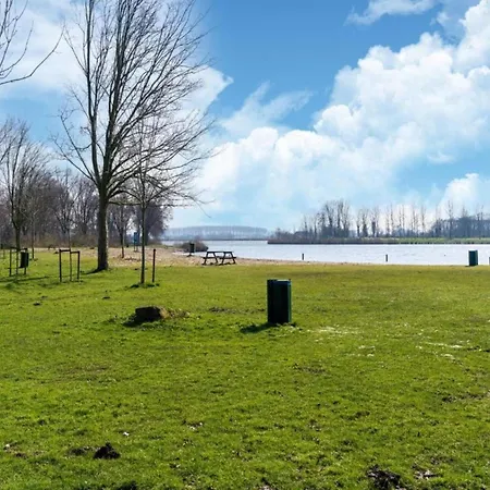 別荘 By Water Near Rotterdam, Cleaning Included